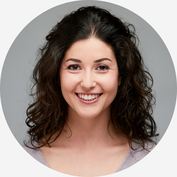 A smiling mom with wavy hair 